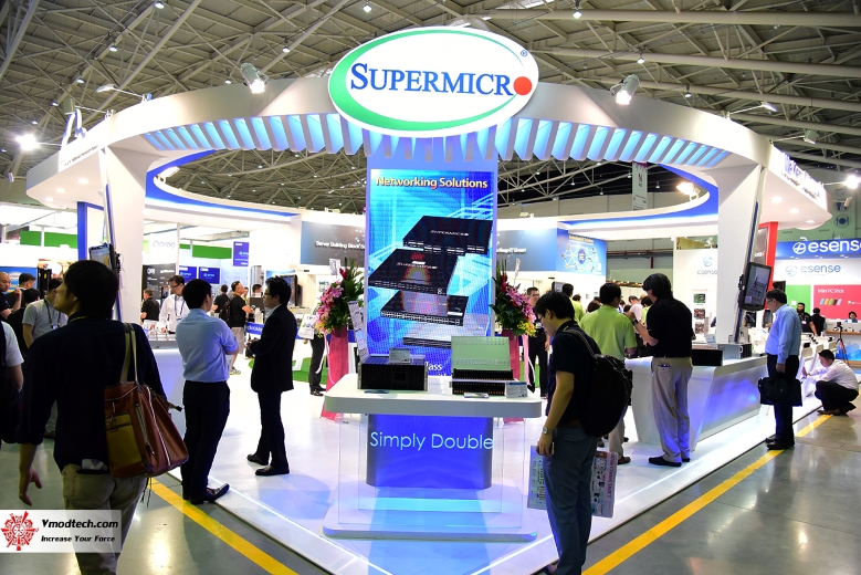 A Supermicro booth at Comdex. 