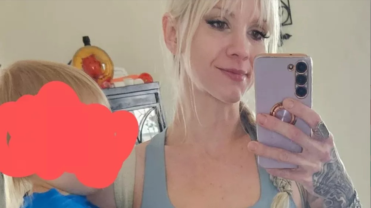 Shiloh Hendrix and her child. 
