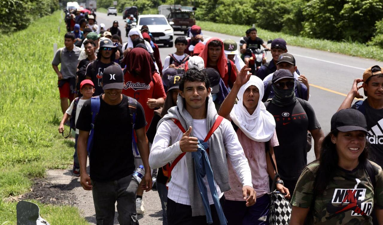 Caravan Of 600+ Migrants Making Its Way Through Mexico To The US Border
