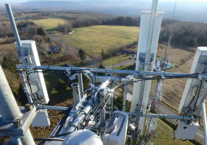 SpaceX Targets 80,000 Cell Sites To Challenge Telecom Giants As Wall Street Weighs In
