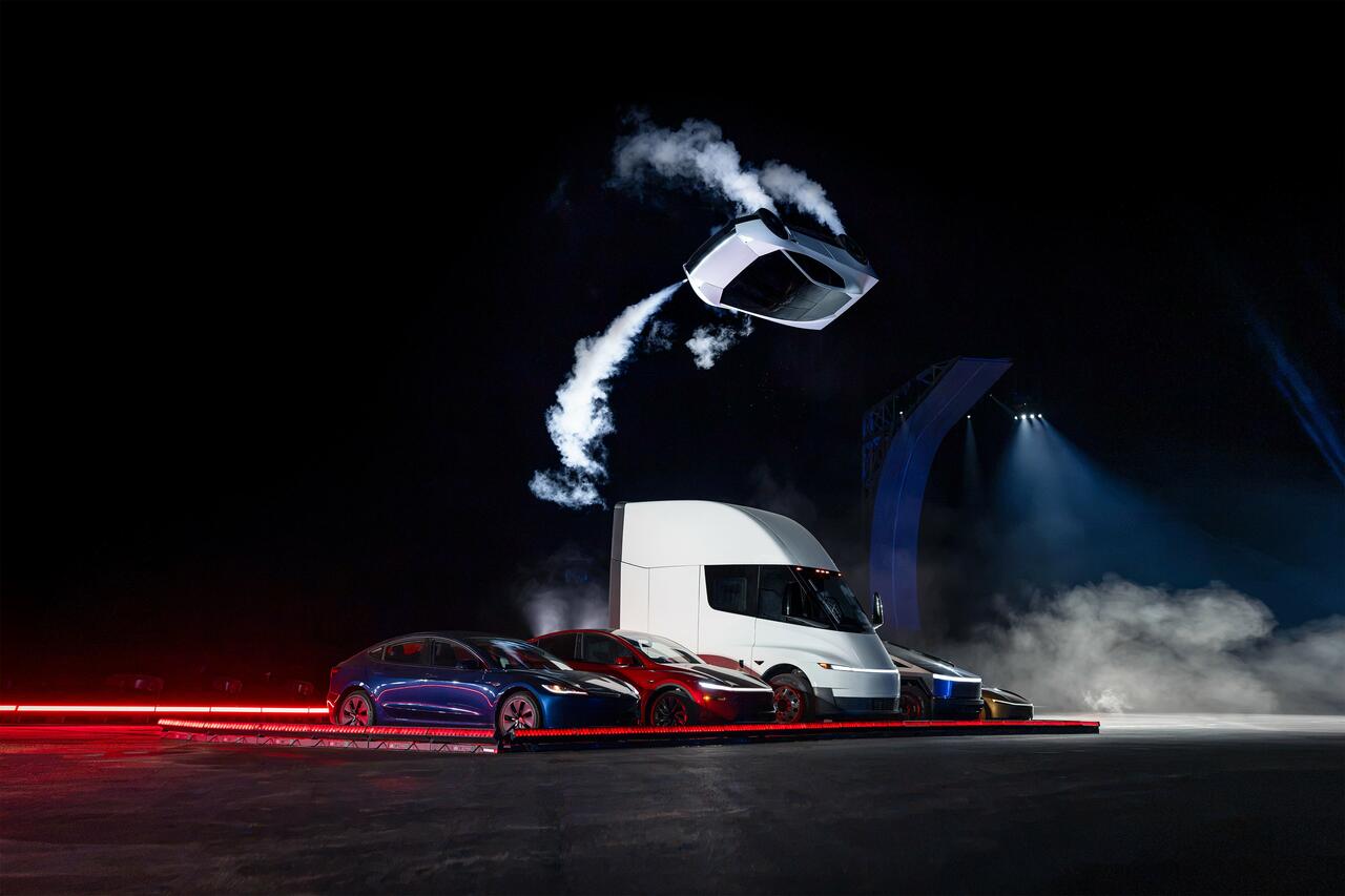 "Engineering Flex": Flying Tesla Roadster Wows Wall Street, But Production Waits Until 2028