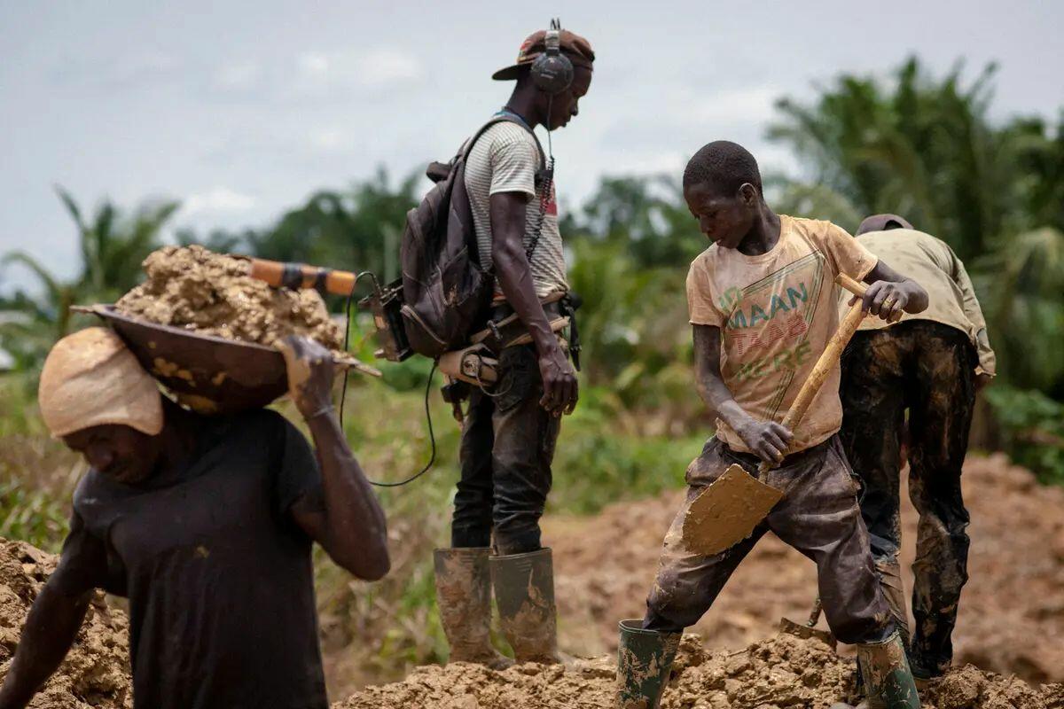 Plunder Of Ghana's Gold By Chinese Criminals Continues, Authorities Say ...