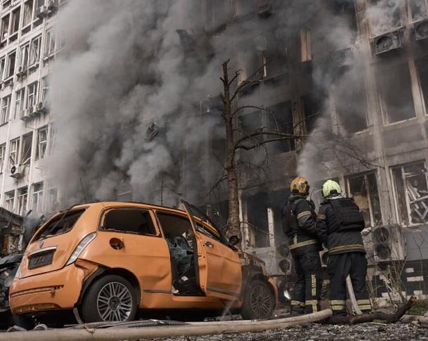 Russia Hammers Kiev In Rare Daytime Attacks; Kremlin 'Appreciates' US G20 Invite