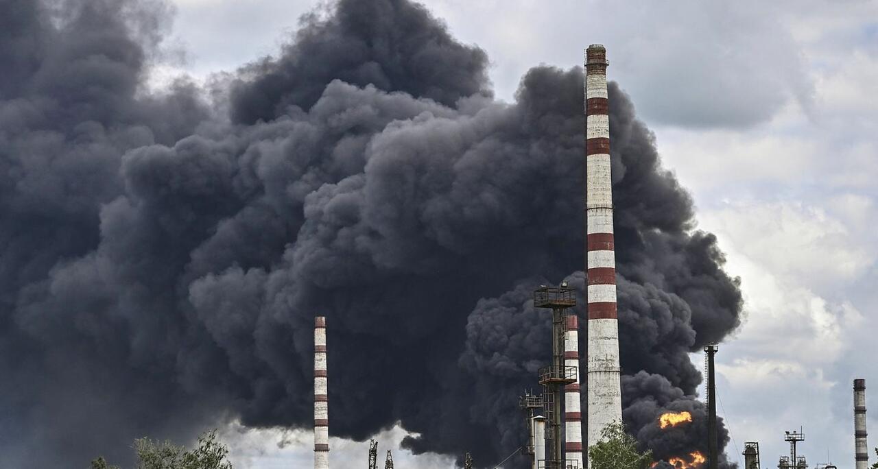 Zelensky Declares Expansion Of Long-Range Attacks On Russian Oil Refineries