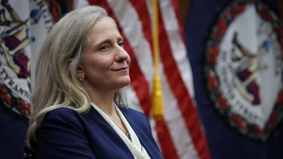 Virginia Governor Seeks 6-Year Rate-Freeze If Dominion-NextEra Merger Is Approved