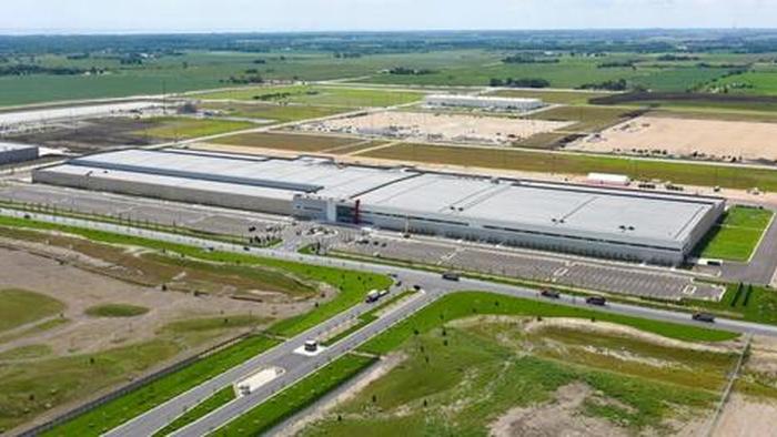 Foxconn Mostly Bails On $10 Billion Wisconsin Factory - Vimarsana News