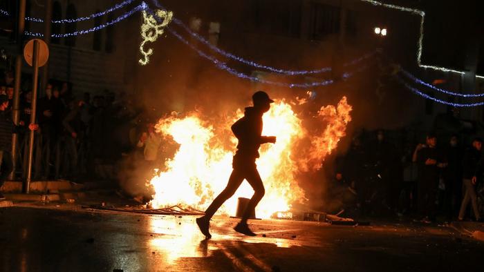 Watch: Chaos In Jerusalem After Jewish Settler Groups Chant "Death To Arabs" During Ramadan - Vimarsana News