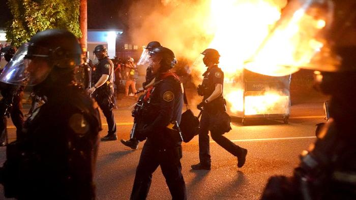 Biden Admin Drops Dozens Of Charges Against Violent Protesters In Portland - Vimarsana News