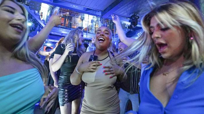 So Much For "Freedom Day": UK Health Authorities Bar Unvaccinated Patrons From Nightclubs