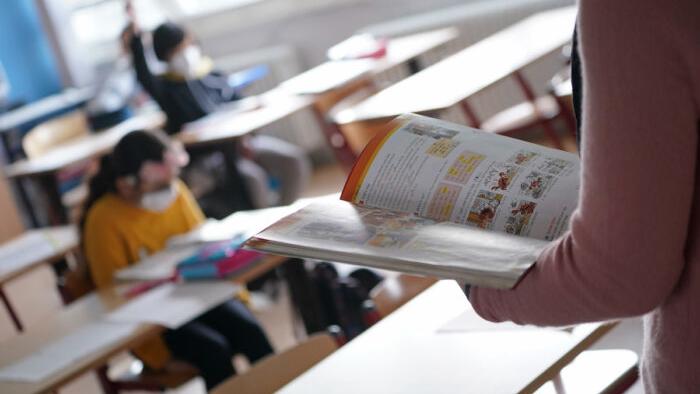 Parent Organization Sues Florida School District To Locate Alleged "Very Pornographic" Children's Textbooks - Vimarsana News