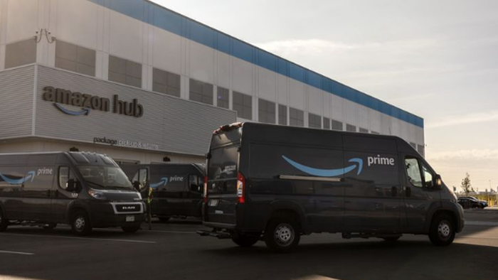 Amazon Shelling Out $3,000 Signing Bonuses, Chartering Ships, In Unprecedented Holiday Push - Vimarsana News