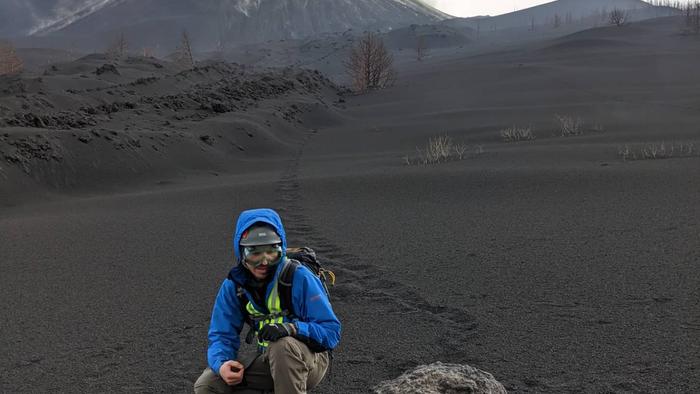 Canary Islands Volcano Ejects Dangerous "Lava Bombs" Weighing Half A Ton - Vimarsana News