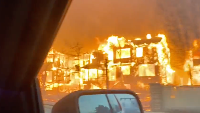 30,000 Evacuated, Hundreds Of Homes Burned In Wind-Driven Colorado Wildfires - Vimarsana News