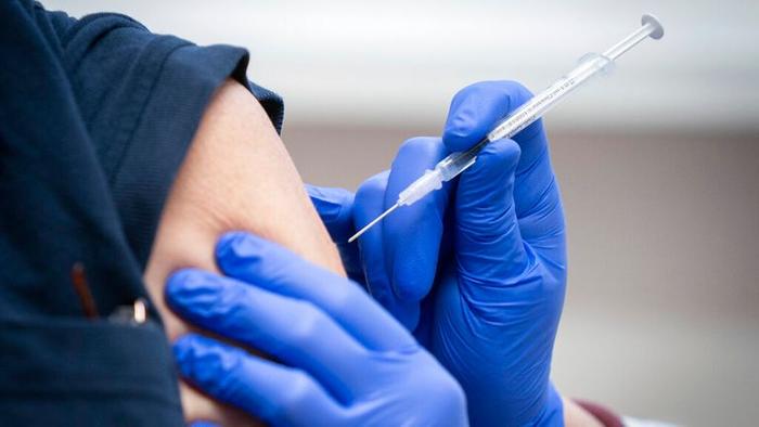 "Mass Vaccination Should End" - Former UK Task-Force Chair Says We Should "Treat COVID Like The Flu" - Vimarsana News