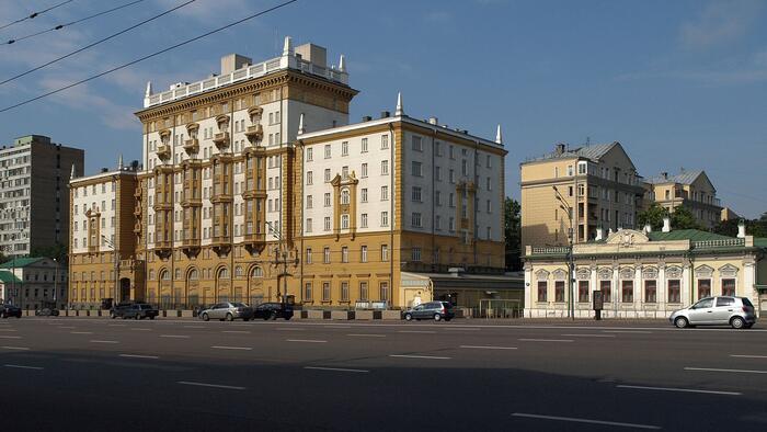 Embassy Alerts Americans To "Avoid Large Public Gatherings" On Russia's Victory Day - Vimarsana News