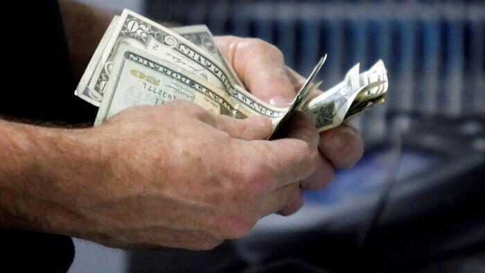 Half Of Americans Didn't Save During Pandemic, Leaving No "Savings Cushion" Amid Recession Fears - Vimarsana News