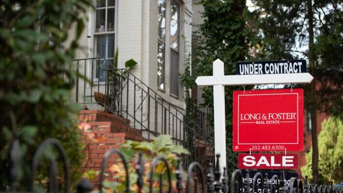 Home Showings Across US Plunge 24%, Mortgage Rates Remain Elevated