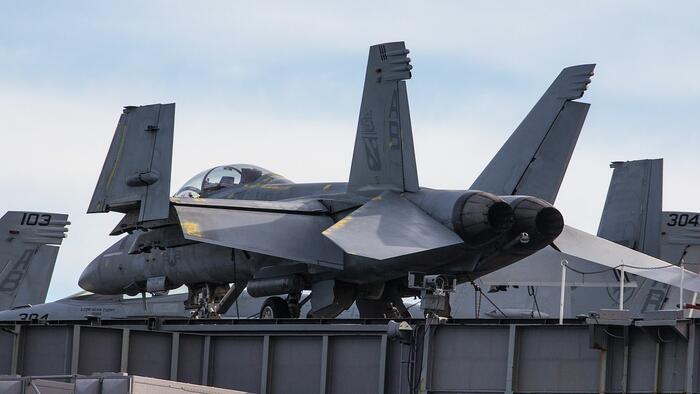 "Extremely Unusual Event": F/A-18 Super Hornet 'Blown Off' Carrier In Violent Storm - Vimarsana News