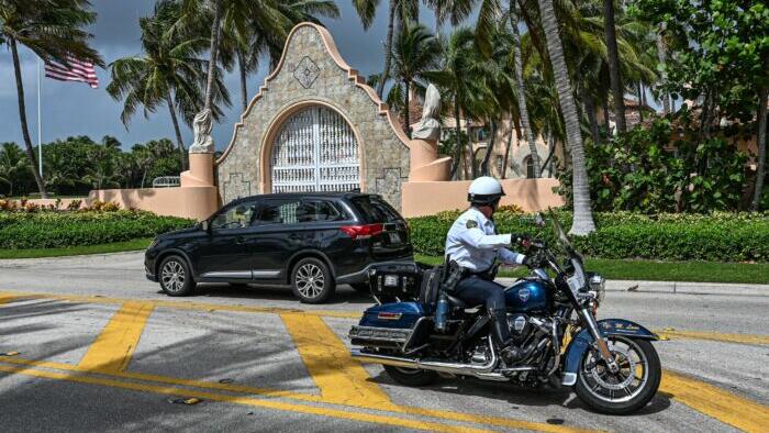 Former FBI Agent Says Mar-a-Lago Raid Was Government's Attempt To 'Embarrass' Trump - Vimarsana News