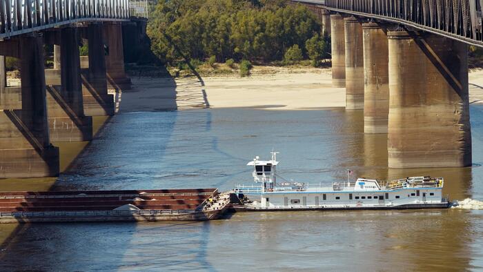"It's Disastrous": Mississippi Barge Captain Warns About Supply Chain Crisis As Water Levels Drop - Vimarsana News