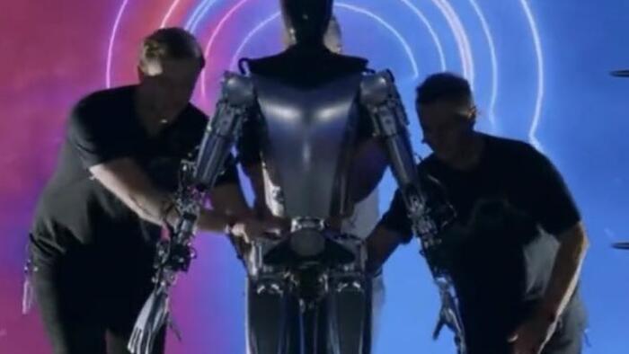 "Next-Level Cringe-Worthy": AI Robot Experts React To Tesla's Optimus Humanoid Robot Reveal - Vimarsana News