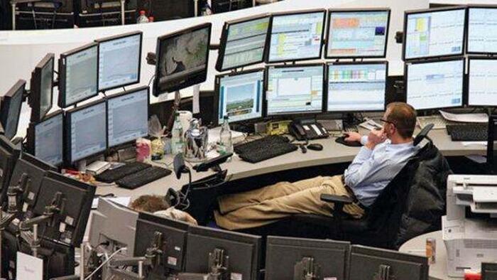 Futures Slide As Tech Giants Shed $300 Billion; Dollar Tumbles For 2nd Day - Vimarsana News