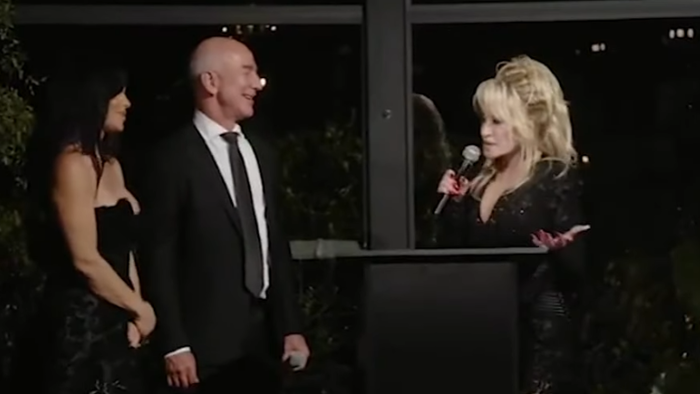 Jeff Bezos Hands Dolly Parton $100 Million To Distribute Among Charities - Vimarsana News