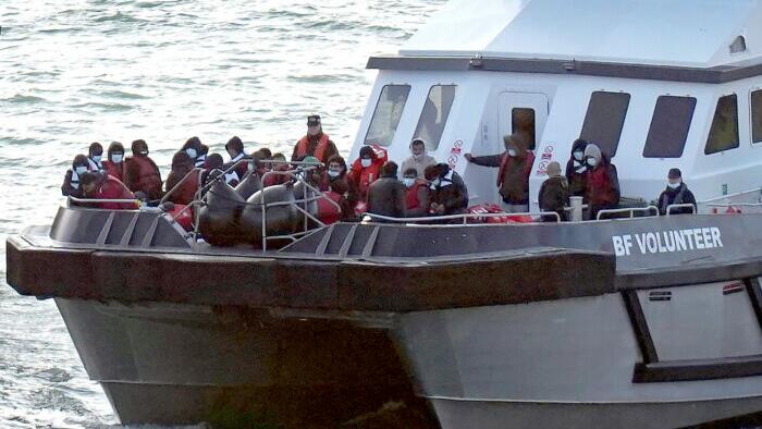 Migrants 3 Times More Likely To Be Accepted By UK Than France, Says Report - Vimarsana News