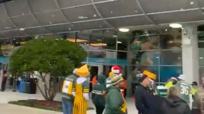 Global Warming? It's Snowing In Miami At Packers-Dolphins Game - Vimarsana News