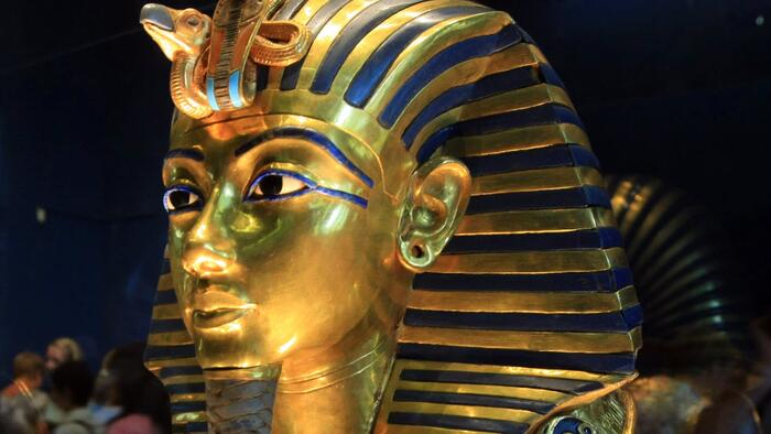 Von Greyerz: As West, Debt, & Stocks Implode; East, Gold, & Oil Explode - Vimarsana News