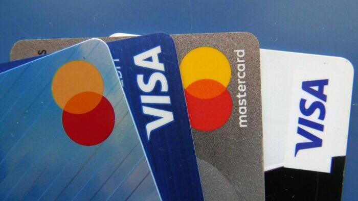 Americans Finding It Difficult To Pay Credit Card Dues On Time; Delinquency Rises Amid All-Time-High Interest Rates - Vimarsana News