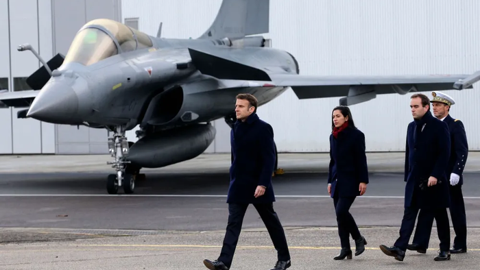 NextImg:France 'Open' To Sending Fighter Jets To Ukraine While UK Says "Not Practical"