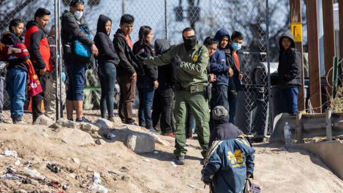 NextImg:Biden Admin Asks Supreme Court To Drop Title 42 Immigration Case