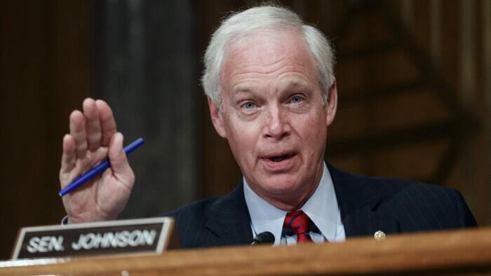 NextImg:Senator Accuses FAA Of Ignoring Potential Vaccine Dangers To Pilots