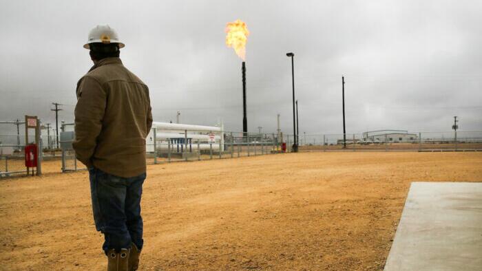 NextImg:Investors Pressure European Banks To Stop Financing New Fossil Fuel Projects
