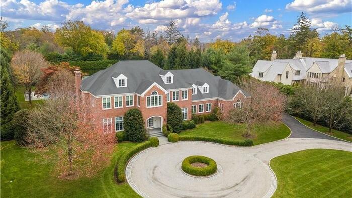 NextImg:NYC Suburbs Buck Trend As Open Houses Packed And Offers Over Ask
