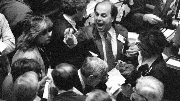 NextImg:2Y Treasury Yields Plunge Most Since 'Black Monday', Gold Soars As Rate-Hike Odds Collapse