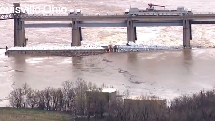 NextImg:Ohio River Disaster As Barge Hauling 1,400 Tons Of Methanol Smashes Into Dam
