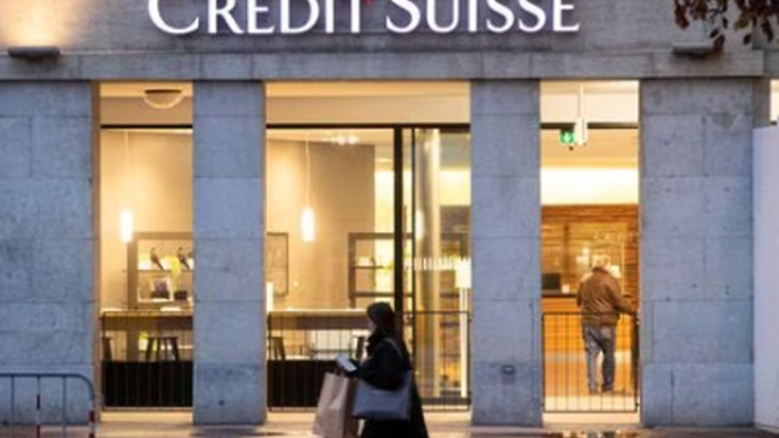 NextImg:Credit Suisse Employees Flood Headhunters Looking For New Jobs