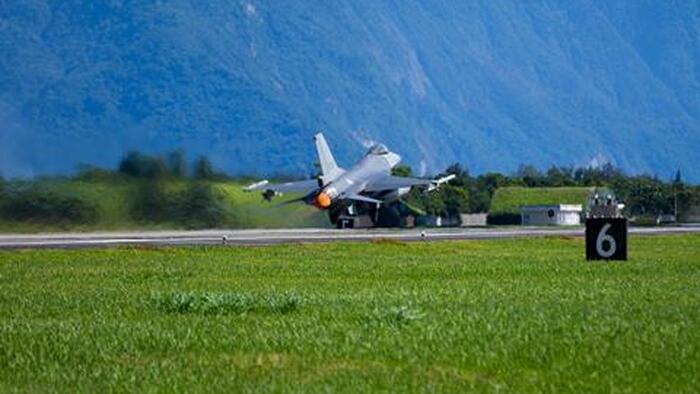 NextImg:Senate Hawks Make New Push To Give Ukraine F-16 Jets