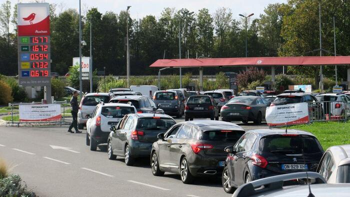 NextImg:Strikes Cripple France's Fuel Supply