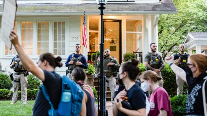 NextImg:DOJ Memos Dissuaded Marshals From Arresting Protestors At SCOTUS Justices' Homes: Sen. Britt