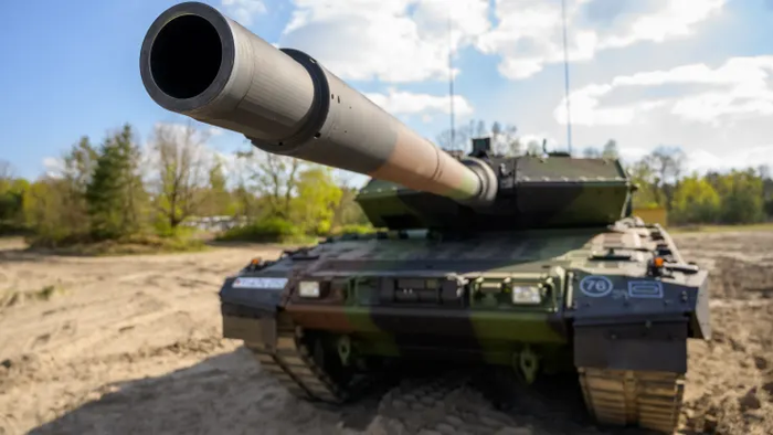 NextImg:Germany Successfully Delivers 18 Leopard Tanks At Ukraine Border