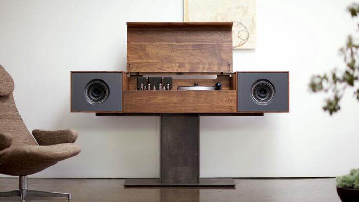 NextImg:Vinyl Sales Eclipse CDs For First Time Since 1987