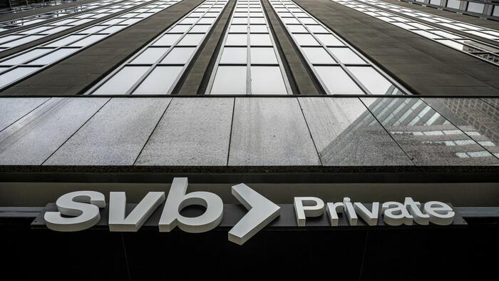 NextImg:FDIC Unexpectedly Delays Bid Deadline For Silicon Valley Private Bank