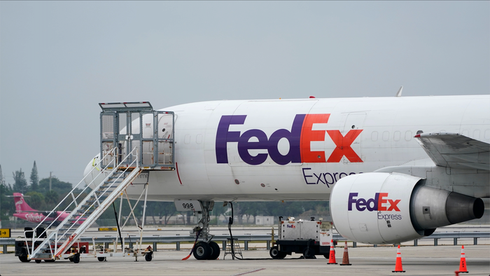 NextImg:FedEx Restructures Operations To Create More 'Flexible And Efficient' Network; Boosts Dividend By 10%