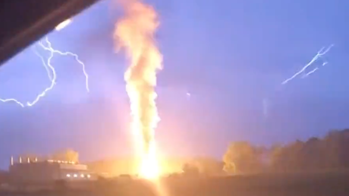 NextImg:Watch: Lightning Hits Columbia Gulf NatGas Compressor In Mississippi