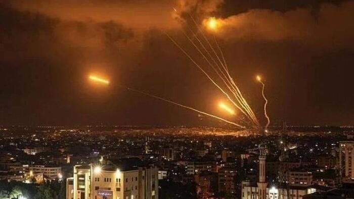 NextImg:Israeli Cops Beat Worshippers At Al Aqsa Mosque - Rockets Fly From Gaza - IDF Bombs Strip