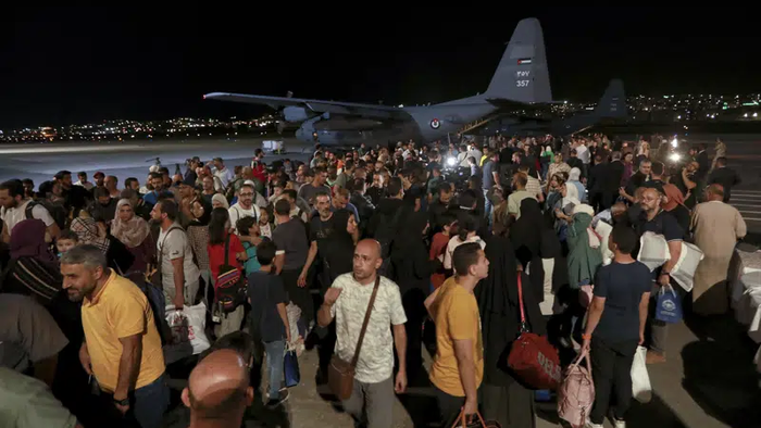 NextImg:Shaky Start To US-Brokered Sudan Truce, Hundreds Of Thousands Flee Across Borders
