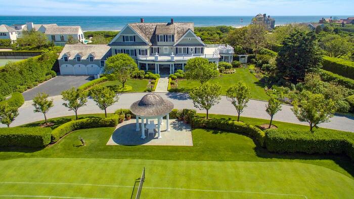 NextImg:Hamptons Luxury-Home Prices Soar On "Very Strong" Demand, Limited Inventory